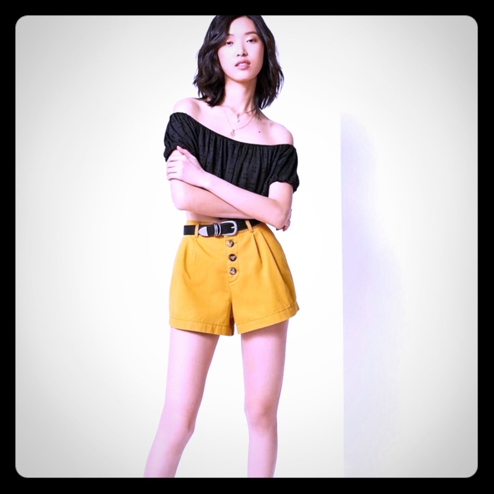 UO Pleated Short in Mustard